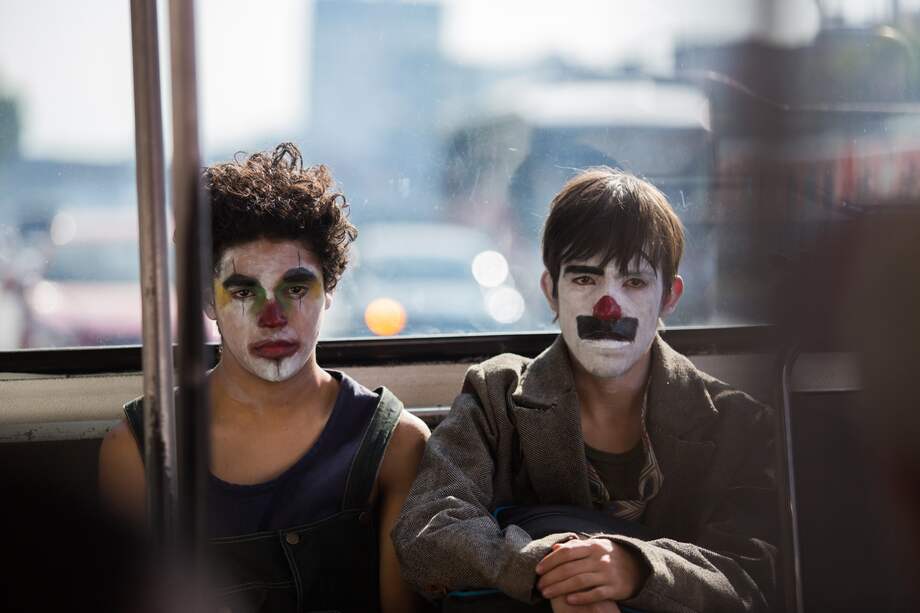 El Cagalera (Benny Emmanuel) y el Moloteco (Gabriel Carbajal), en una de las escenas de la película "Chicuarotes", de Gael García.