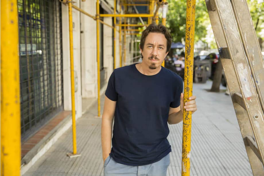 Pedro Mairal es autor de varios libros de poemas y dice que es en la poesía donde encuentra la "precisión mental" necesaria para escribir estos relatos. / Augusto Starita-Ministerio de Cultura de Argentina.