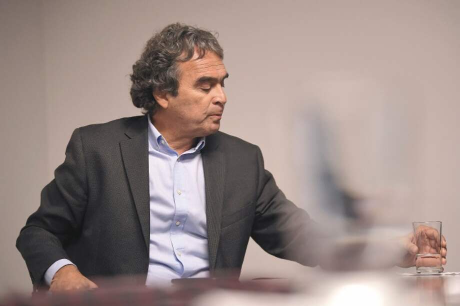 Con la serenidad que lo caracteriza, Fajardo dice que no piensa en su papel en una posible segunda vuelta sin él.