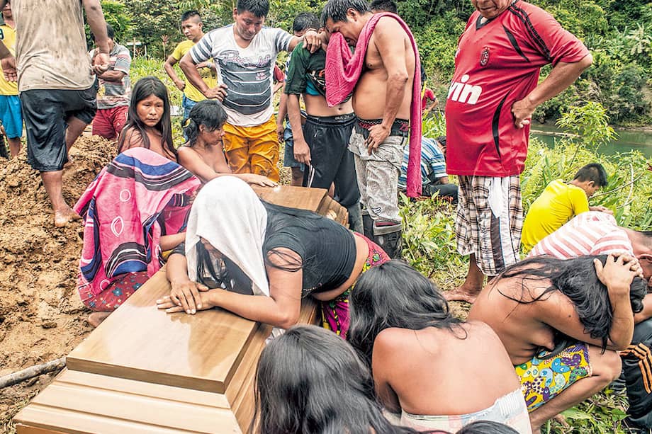 El año pasado el gobernador embera Narcilo Isaramaka Caisamo, desplazado de la comunidad de Docasina, murió al no recibir atención médica. Al menos 558 emberas confinados en Puesto Indio esperan desde 2014 que el Estado les garantice su regreso a La Esperanza, Puerto Tomás, Alto Tumandó, Tassi y Sarú. / Alexandra McNichols-Torroledo