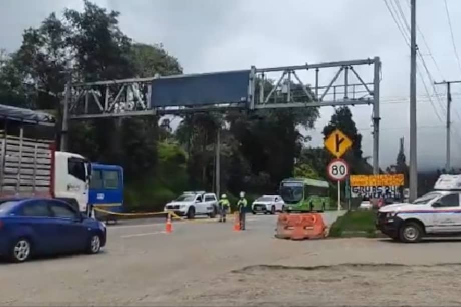 Cierre total en la vía a Villavicencio.