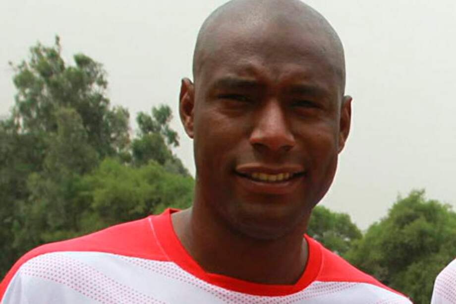 Roller Cambindo, futbolista colombiano.