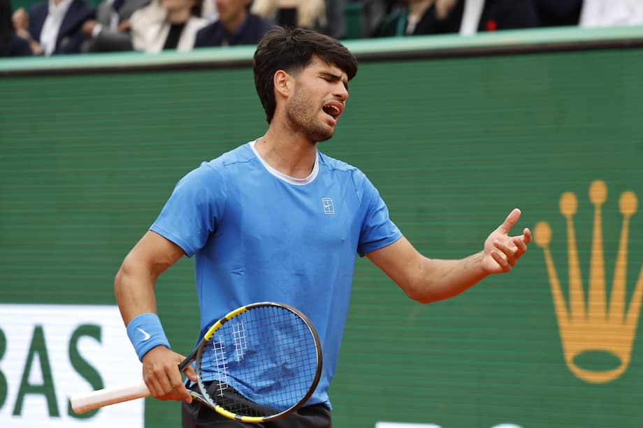 Carlos Alcaraz durante su partido en el ATP de Montecarlo.