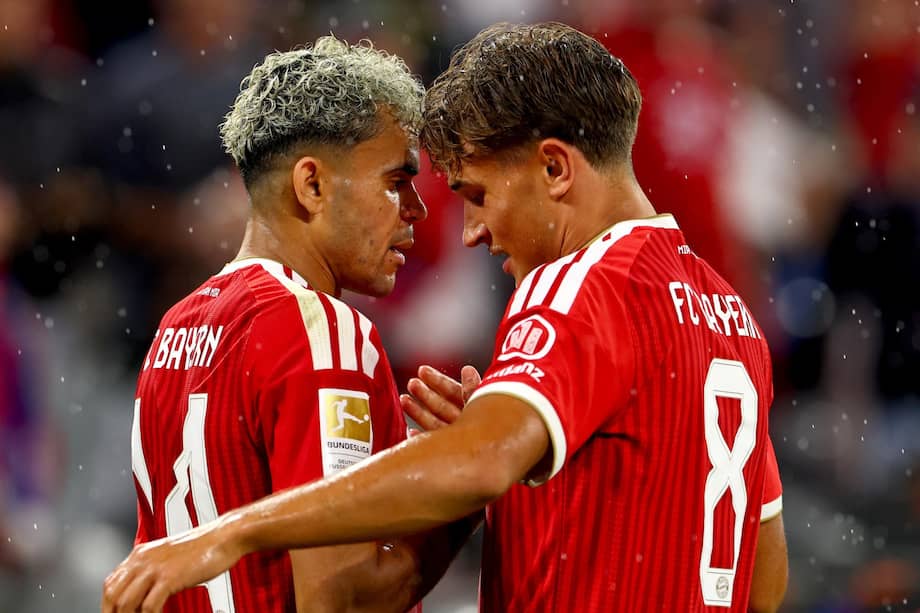 Luis Díaz celebra el 5-1 del Bayern Múnich en la Bundesliga contra Stuttgart este 28 de agosto de 2026, en el Allianz Arena de Alemania.