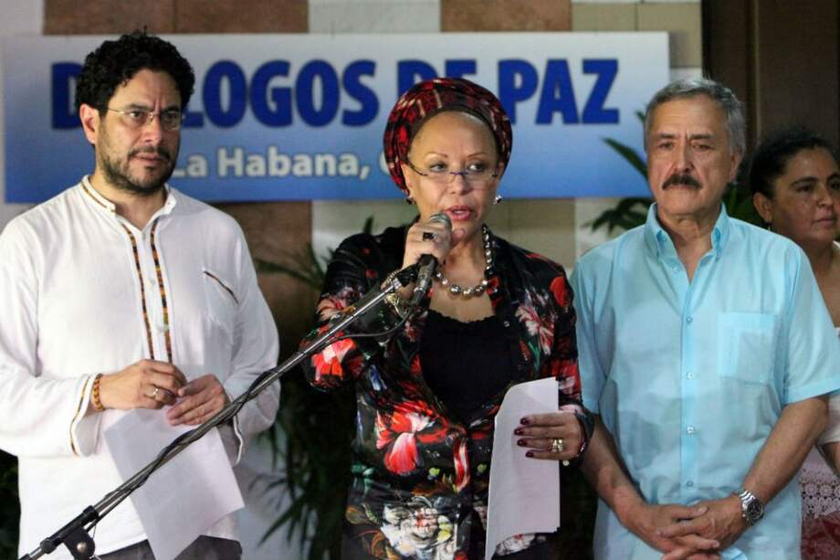 La vocera del Frente Amplio por la Paz, la exsenadora Piedad Córdoba junto al senador Iván Cepeda / EFE