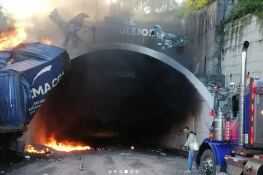 Uno de los conductores involucrados en el accidente perdió la vida tras la explosión que ocasionó el choque.