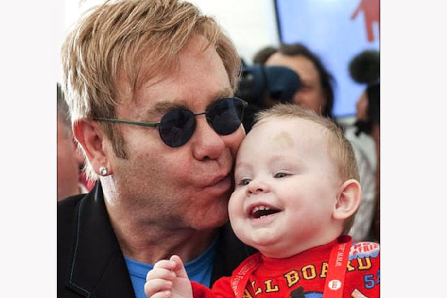 Elton John no podrá adoptar a bebé ucraniano