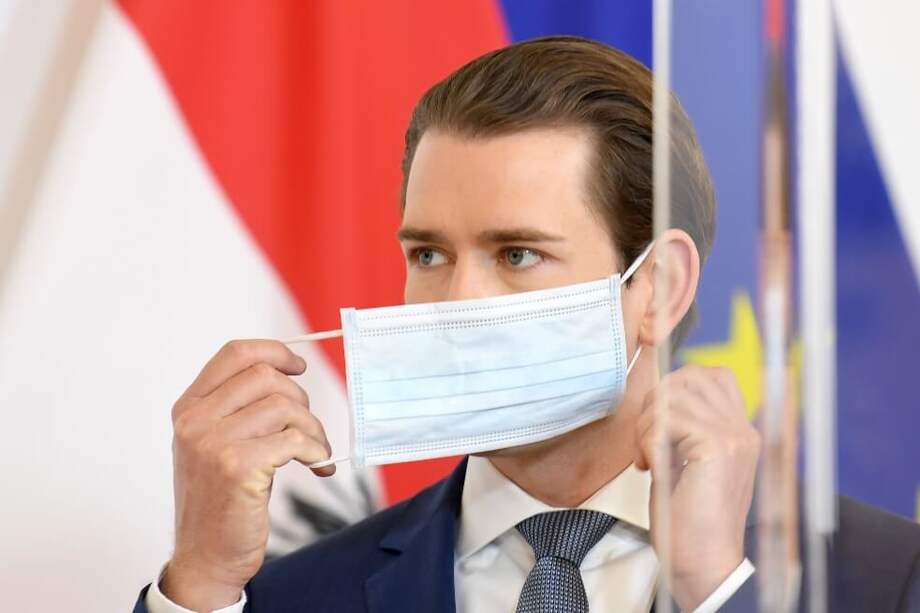 El canciller austríaco, Sebastian Kurz, aseguró que las medidas restrictivas son temporales, pese a las críticas. / AFP