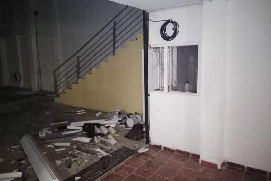 Los policías acordonaron la zona. / Cortesía