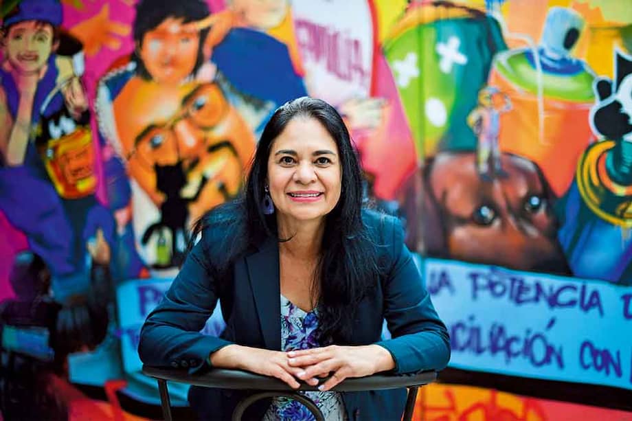 Liliana Lizarazo, madre de Diego Felipe Becerra: “En la escena del crimen estuvieron alrededor de 42 personas entre oficiales, suboficiales, patrulleros, conductores, escoltas y miembros de la SIJIN y la CIPOL. Se logró individualizar a 19 de ellas, de las cuales fueron imputadas 14”.