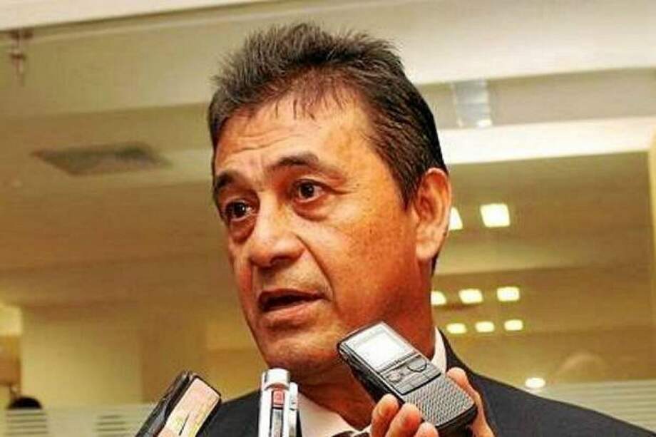 Gilberto Carrillo pide que se respete la ley y ser nombrado rector.