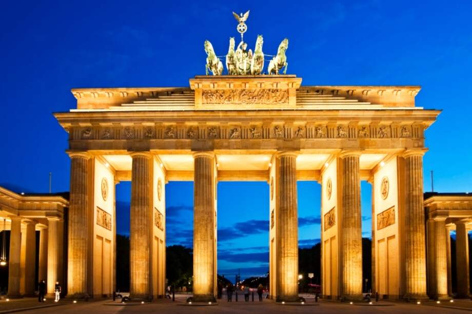 La puerta de Brandenburgo, construida a mediados del Siglo XVIII, ha sido un símbolo de Alemania desde entonces. / Archivo