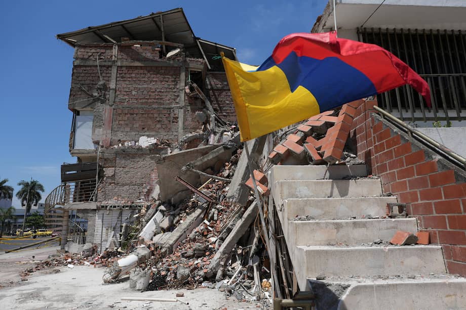 Ruinas de una floristería colapsada en Cali, diez días después del terremoto de magnitud 7,4 que sacudió Colombia.