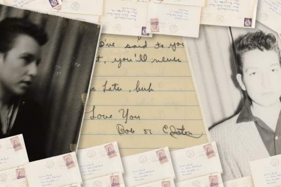 Fotografía cedida por RR Auction and © the Estate of Barbara Hewitt que muestra algunas de las cartas de amor que el cantautor estadounidense Bob Dylan envió a Barbara Ann Hewitt, su novia de instituto.
