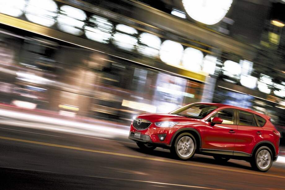 La nueva versión de la Mazda CX-5 viene con un motor más potente y el paquete de seguridad i-Activsense. Este modelo será una de las estrellas de la marca en 2013./ Cortesía Mazda