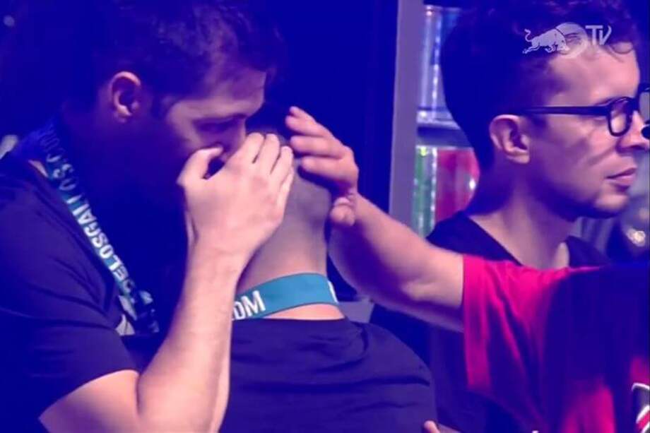 Force llorando y siendo consolado por Chuty tras la final nacional de España en 2018.
/ Cortesía