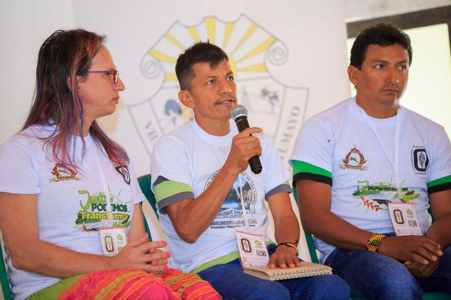 Brigitte Baptiste, directora del Instituto Humboldt, junto a Bernardo Caguasango y Andrés López, expedicionarios. / Colciencias - Lina Botero