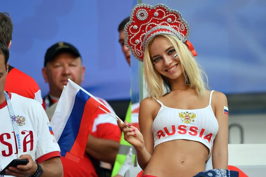 La aficionada ha estado en los tres partidos de Rusia en el Mundial. / AFP