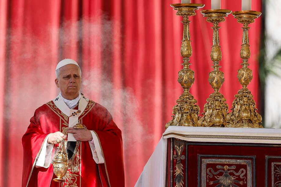El papa León XIV durante la celebración de la misa del Domingo de Ramos en el Vaticano.