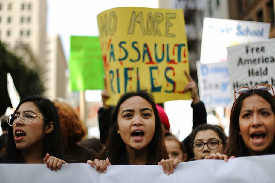 Miles de jóvenes salieron a marchar a las calles de EE.UU. / AFP