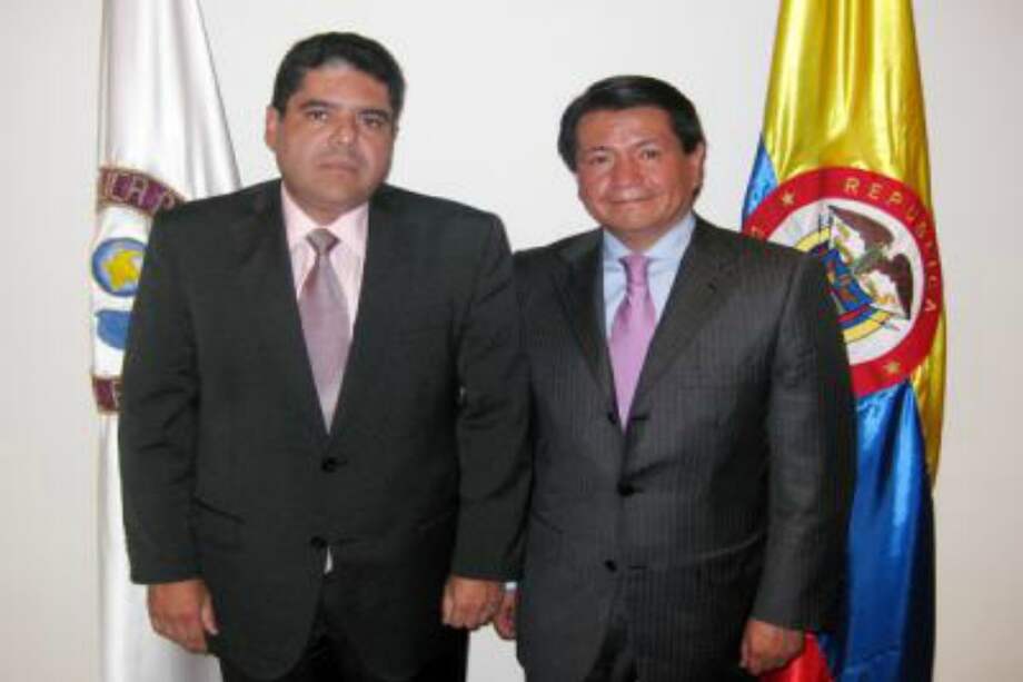 Según el certificado de antecedentes del organismo de control, Carlos Hernán Rodríguez Becerra “no presenta inhabilitadas especiales aplicadas al cargo” para el cargo de auditor General. / Cortesía Defensoría del Pueblo