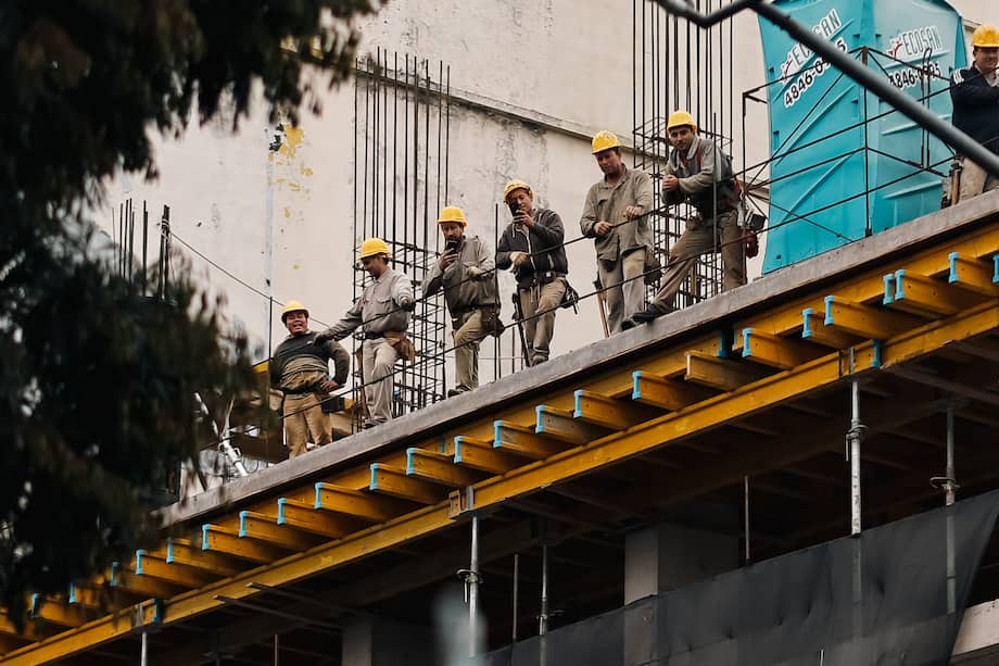 En septiembre, las ventas volvieron a caer 15,6 %, lo que apunta a un cierre de año similar al de 2023, con ritmos de construcción y ventas que se mantendrían 40 % por debajo de los niveles observados en 2022 .EFE/Juan Ignacio Roncoroni