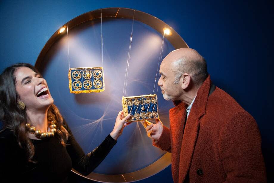 Lucía Echavarría al lado de Christian Louboutin, reconocido diseñador de zapatos. / Cortesía