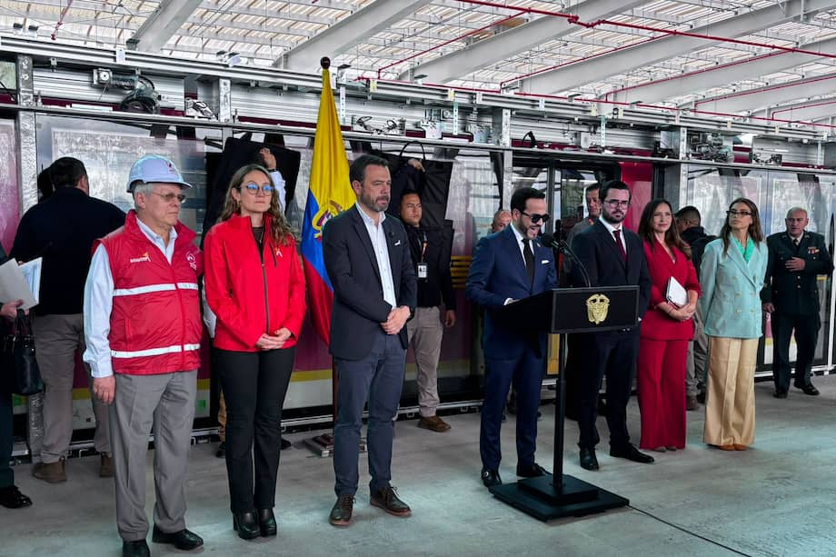 El presidente recorrió las obras del Metro de Bogotá en compañía del alcalde y funcionarios de la Empresa Metro y Movilidad.