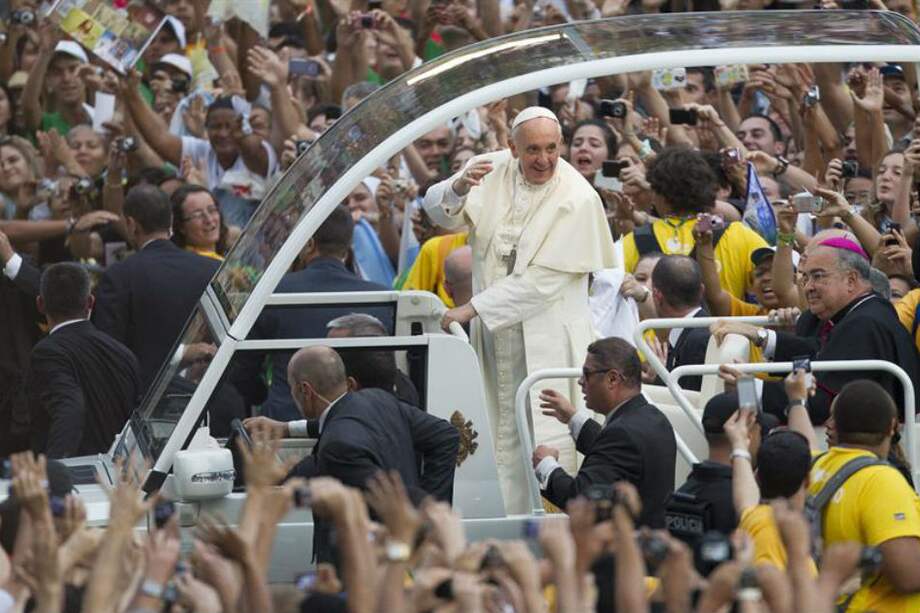 Papa Francisco agradece la "magnifica acogida" que le brindó Brasil