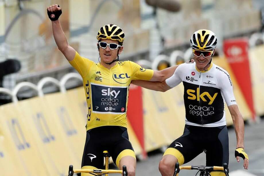 El actual campeón, el galés Gerant Thomas (izq.) junto al también campeón, el británico Chris Froome. / EFE