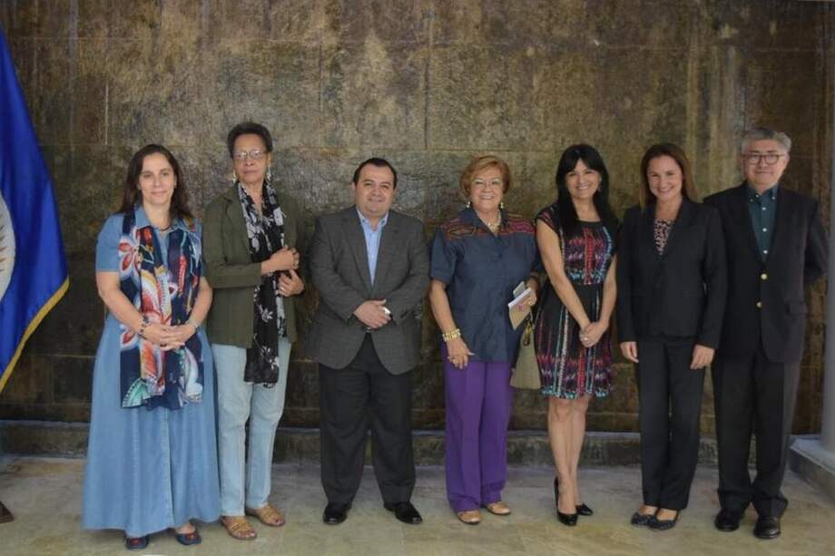 De izquierda a derecha: Antonia Urrejola Noguera, Margarette May Macaulay, Edgar Stuardo Ralón Orellana, Esmeralda Arosemena de Troitiño, Julissa Mantilla Falcón, Flávia Piovesan y Joel Hernández García.