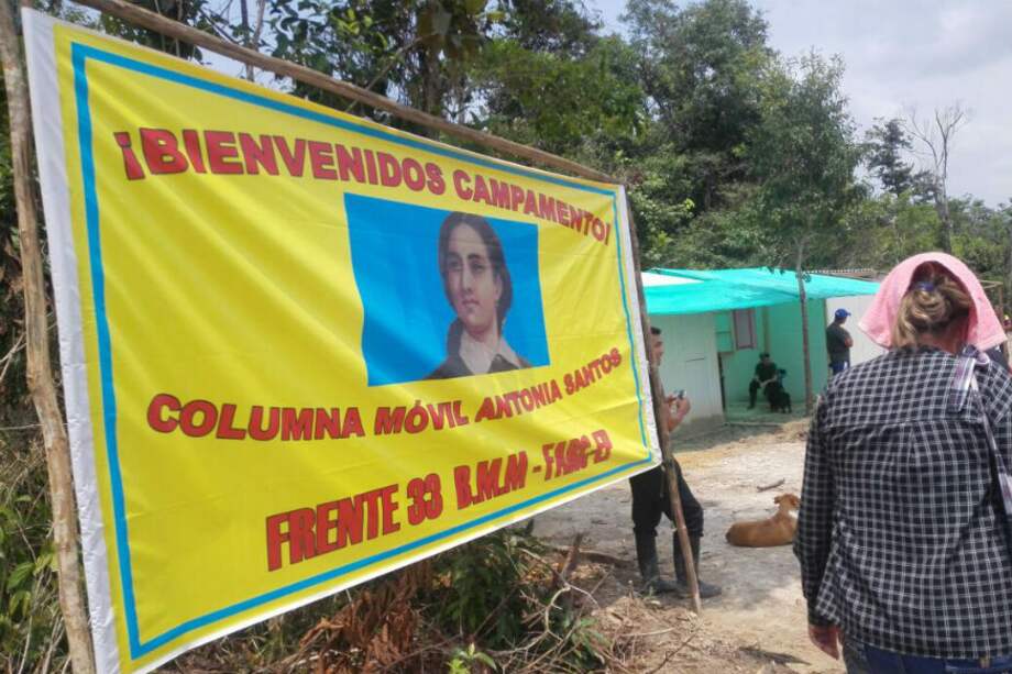 Pendón a la entrada de la zona donde dejarán las armas los guerrilleros de las Farc en Caño Indio, Norte de Santander. / Fotos cortesía Nubia Mendoza - DILO Comunicaciones.