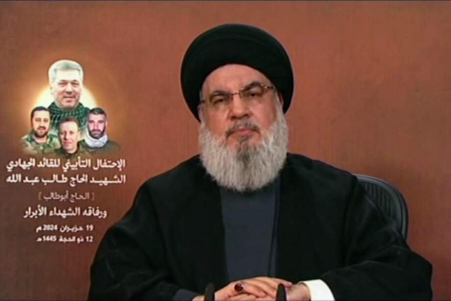 Una imagen tomada de la televisión al-Manar de Hezbolá el 19 de junio de 2024 muestra al jefe de Hezbolá, Hassan Nasrallah, pronunciando un discurso televisado desde un lugar no revelado del Líbano.