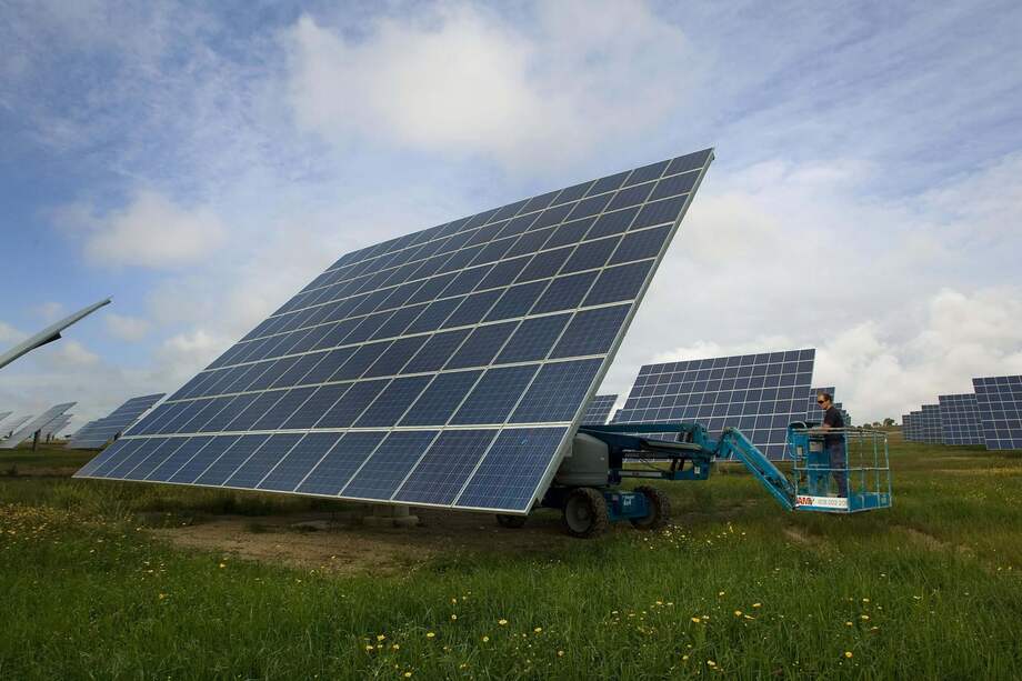 El mercado de deuda verde todavía es demasiado pequeño para muchos grandes administradores de dinero. / Bloomberg.