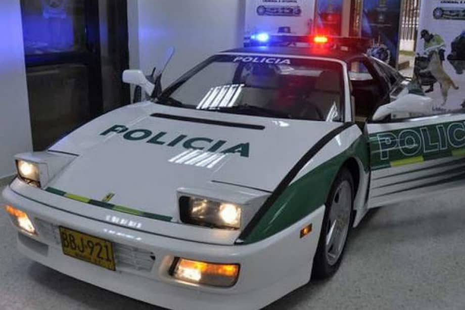 El Ferrari que Luis Hernando Gómez Bustamante, alias “Rasguño”, fundador del Cartel del Norte del Valle, entregó a las autoridades colombianas en 2007 y fue convertido en patrulla de la Policía de Bogotá. / Archivo