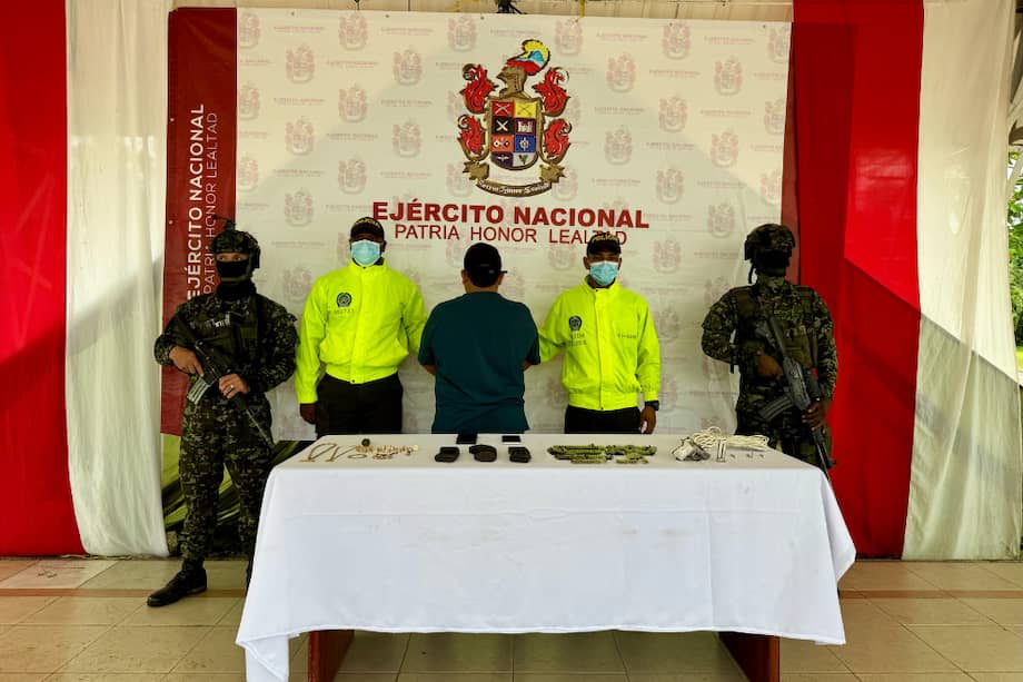 "Chere" cuenta con un historial delictivo que supera los nueve años y también sería hombre de confianza de alias "Chiquito Malo", máximo jefe del grupo armado ilegal.