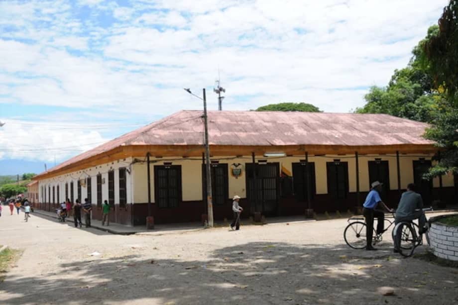 Las víctimas fueron halladas con impactos de bala dentro y cerca de un vehículo en una vía terciaria del sur de Tolima.