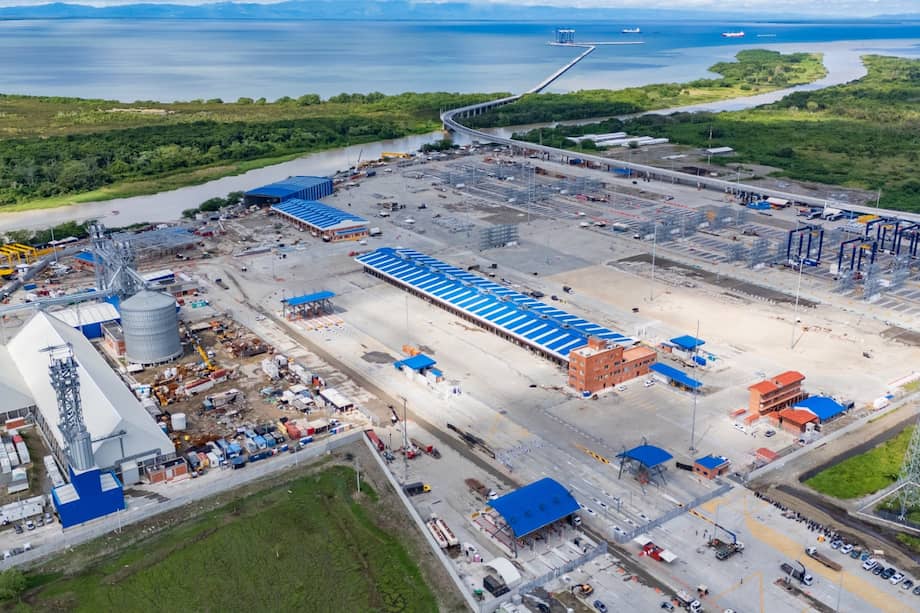 “El día que abramos, ya tendremos dos millones de toneladas aseguradas, fijas, de carga perecedera, como el banano y el plátano", dijo Alejandro Acosta, presidente del puerto.