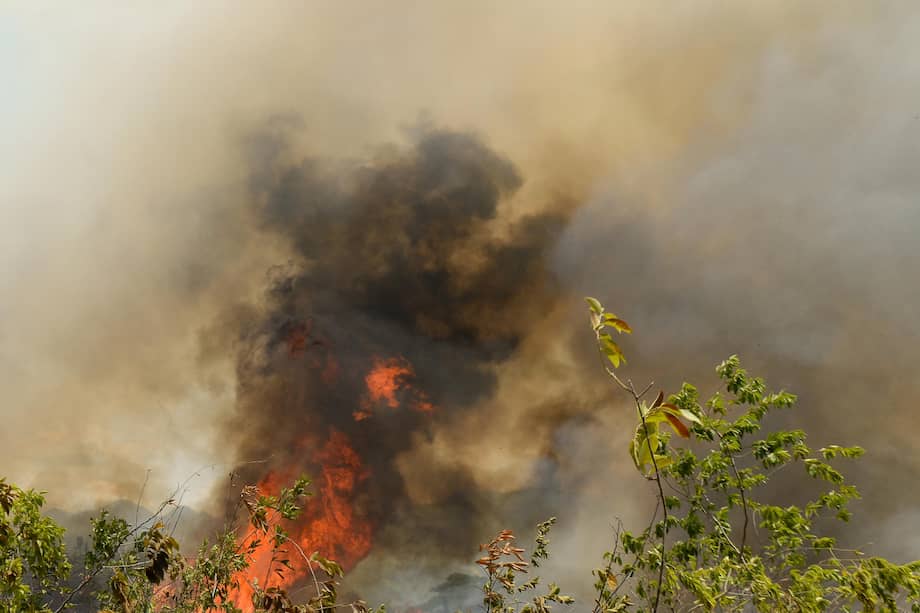 Imagen de uno de los incendios en Tolima, uno de los departamentos más afectados las últimas semanas.