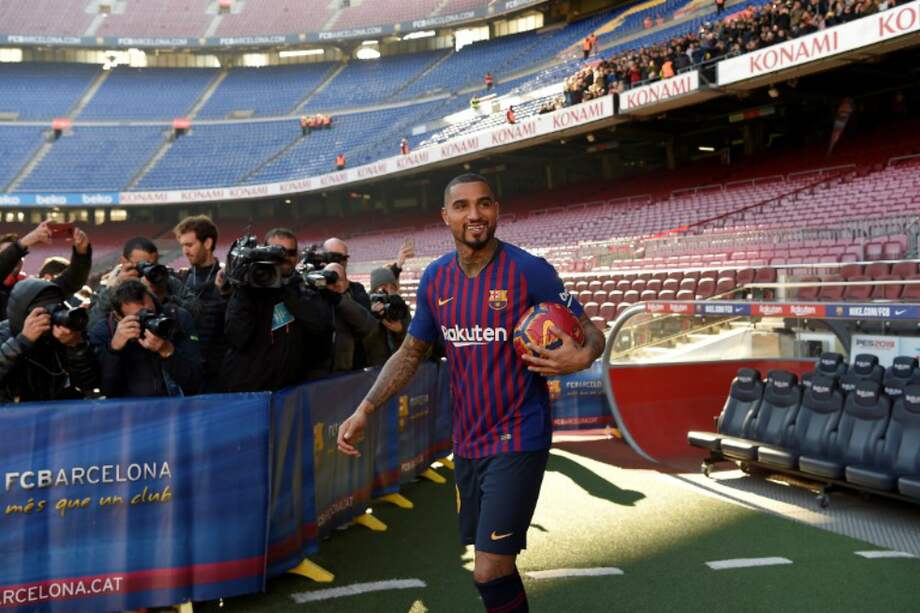 Kevin-Prince Boateng, durante su presentación en el Camp Nou. / AFP