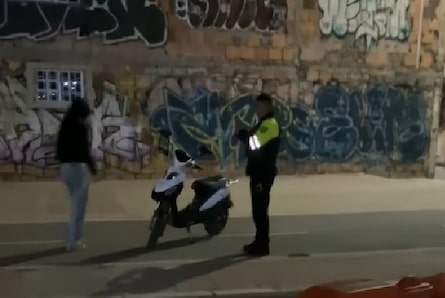 Sujetos que robaron una moto eléctrica a una mujer quedaron libres por falta de denuncia