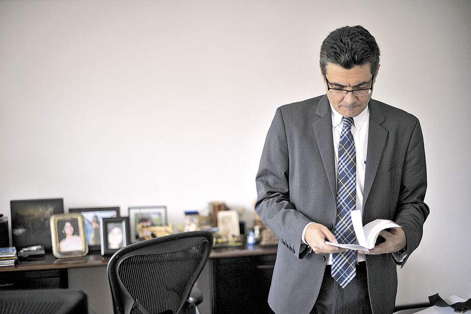 Alejandro Gaviria insiste en que es imposible que el sistema de salud funcione sin un acuerdo sobre qué se quiere y qué se está dispuesto a pagar. / Fotos: Luis Ángel