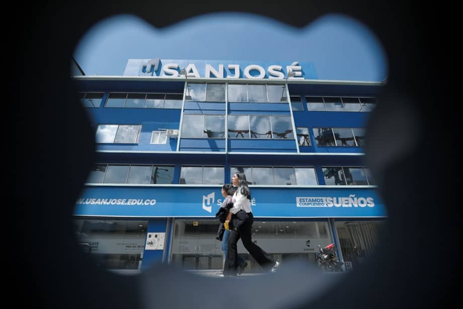 La Fundación de Educación Superior San José pasó de tener 301 estudiantes en 2021 a 2.022 en 2022. Al año siguiente, duplicó esa cifra, según las bases de datos del Ministerio de Educación: graduaron a 5.700 alumnos de sus programas.