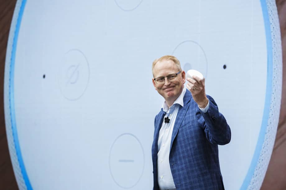 Dave Limp, vicepresidente de dispositivos y servicios de Amazon, habla sobre el software Alexa Hunches.