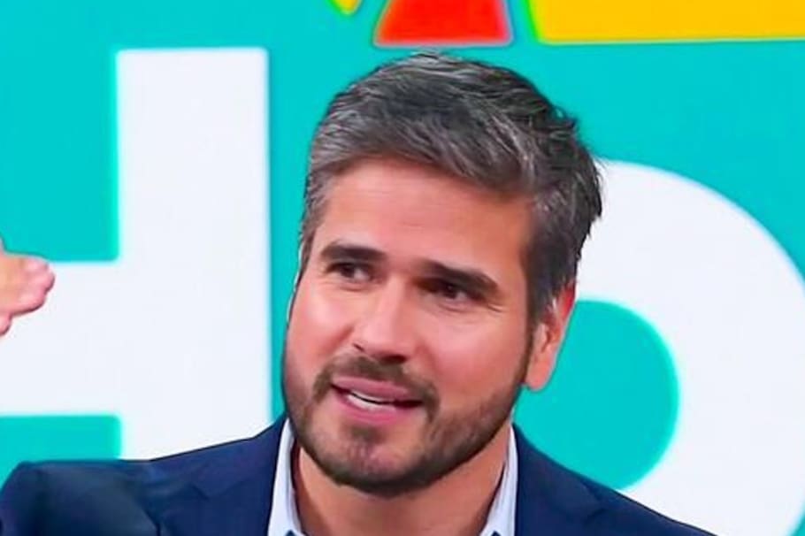 Daniel Arenas, novio de Daniela Álvarez, sorprendió con el procedimiento estético al que se sometió, con productos utilizados por las Kardashian. “Quedé de quince”, dijo.