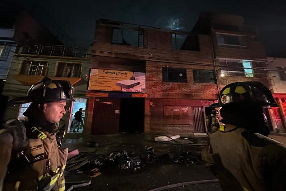 Bodega de colchones incinerada en el barrio 12 de octubre.