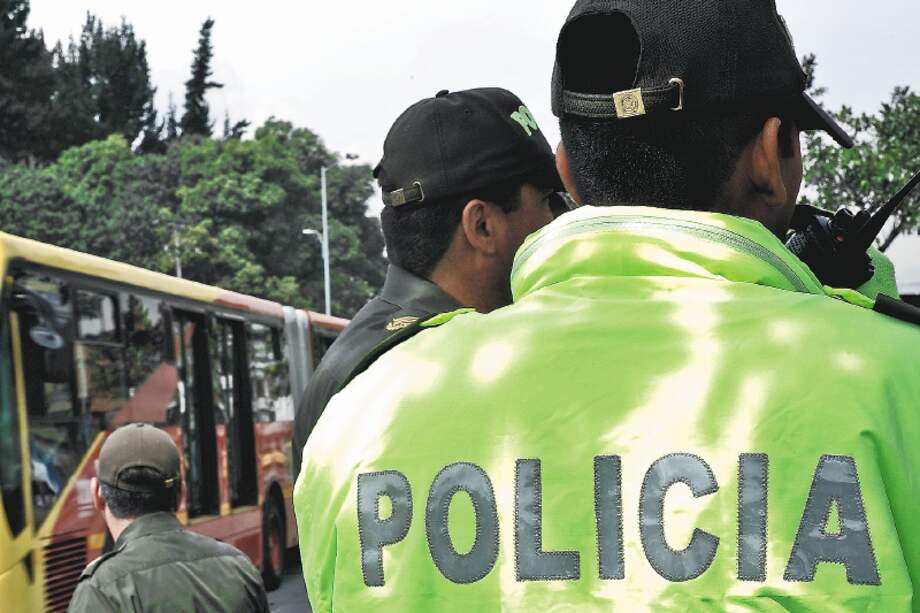 Lo que hicieron unos patrulleros de la Policía de Bogotá con un periodista de este diario no tiene presentación. Esperamos sanciones disciplinarias. / Foto de referencia: Óscar Pérez - El Espectador