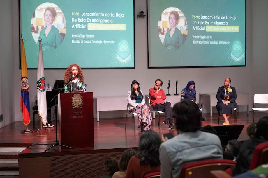 En la Universidad Nacional, la ministra de Ciencias, Yessenia Olaya, presentó los puntos claves de los planes del Gobierno Nacional para regular esta materia.