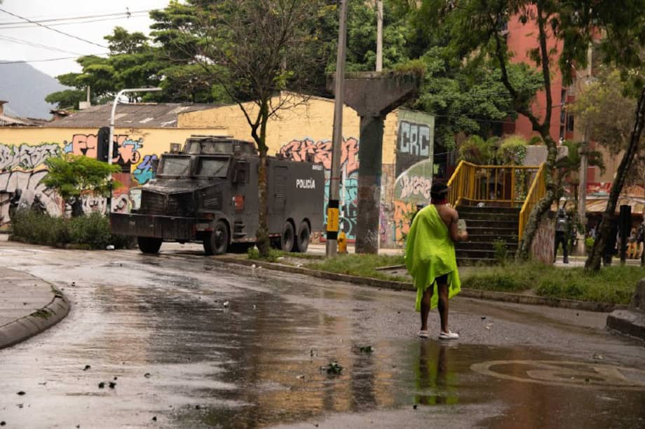 Calle Barranquilla, una de las salidas principales de la UdeA, tras los desmanes del 8 de junio.