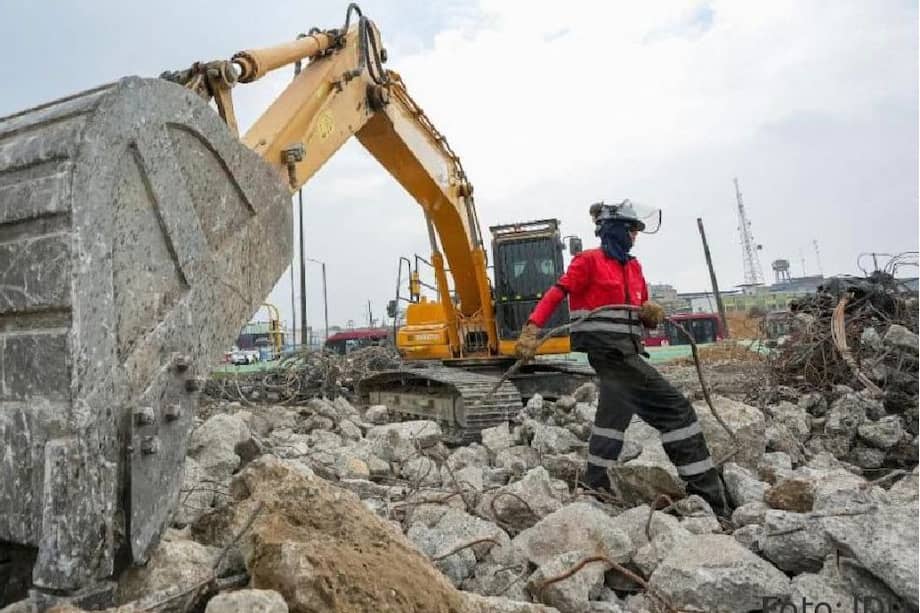 El cierre se realizará entre las 12:30 a. m. y las 3:30 a. m. para avanzar en el desmontaje del puente peatonal.